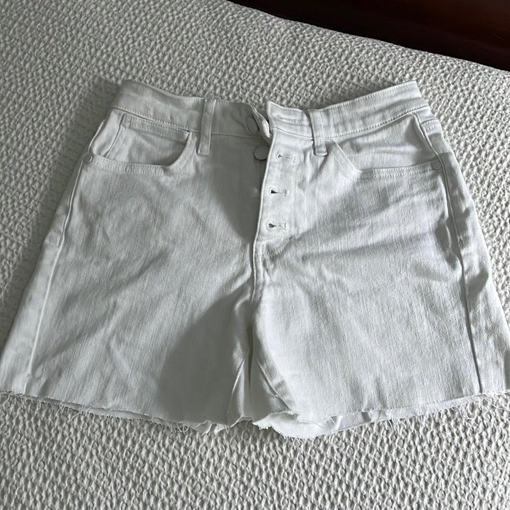 Jennifer Lopez white shorts